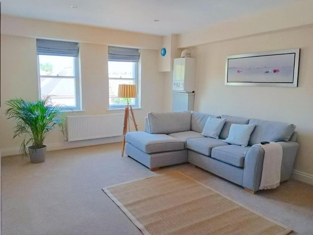 Barchester House Apartments Delux Солсбъри Екстериор снимка